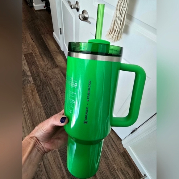 🎁FREE GIFT!+ New STANLEY X STARBUCKS Green Glitter 40oz Tumbler & Ice Cube Mold - Picture 3 of 12